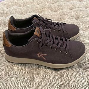 Kuru Roam sneaker size 10.5 M